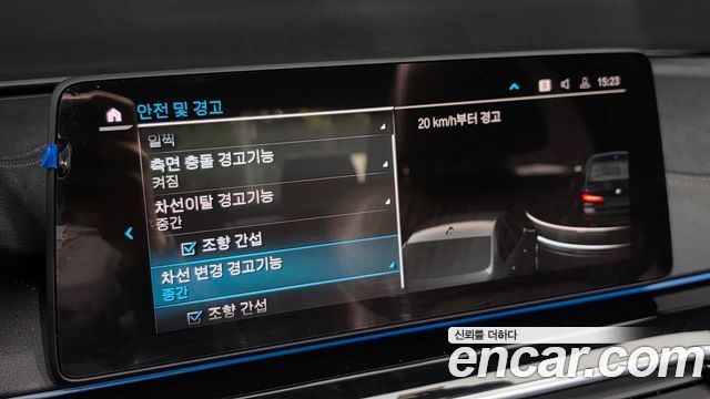 BMW 5-Series 2021 — photo 29