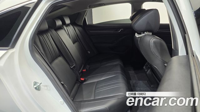 Honda Accord 2022 — photo 17