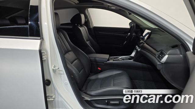 Honda Accord 2022 — photo 16