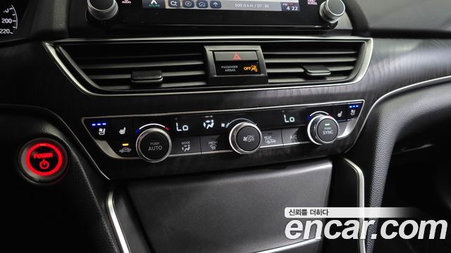 Honda Accord 2022 — photo 31
