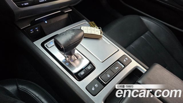 Genesis G80 2017 — photo 12