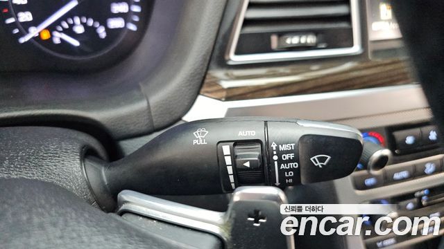 Genesis G80 2017 — photo 23