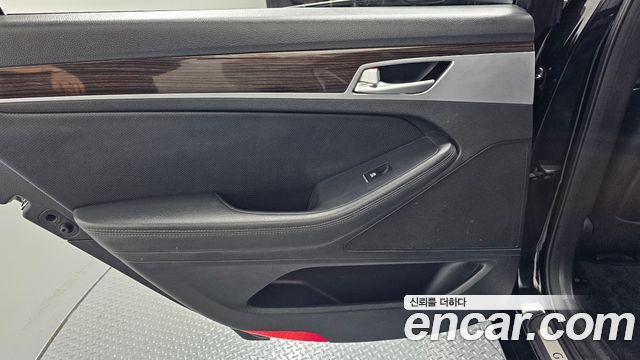 Genesis G80 2017 — photo 15