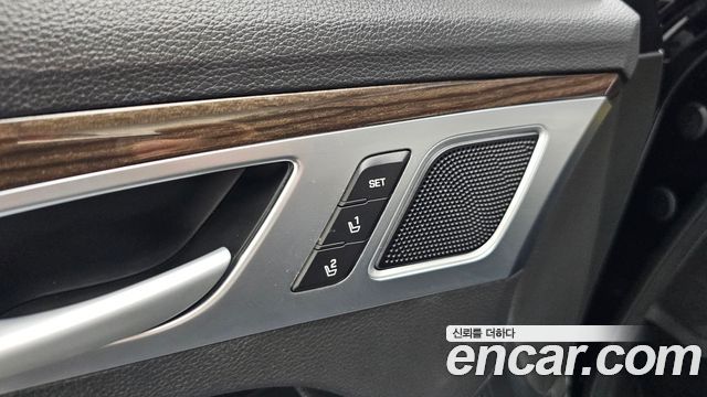 Genesis G80 2017 — photo 28