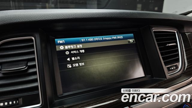 Genesis G80 2017 — photo 30