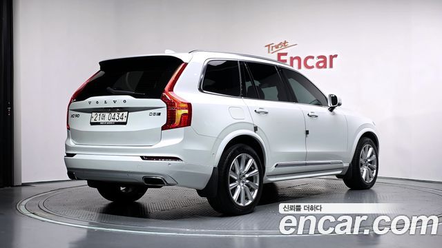 Volvo XC90 2017 — photo 2