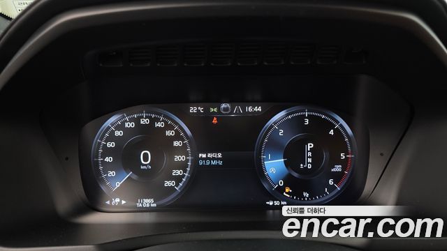 Volvo XC90 2017 — photo 11