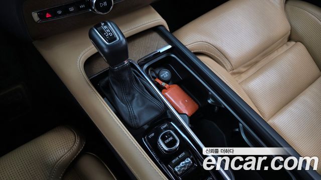 Volvo XC90 2017 — photo 12