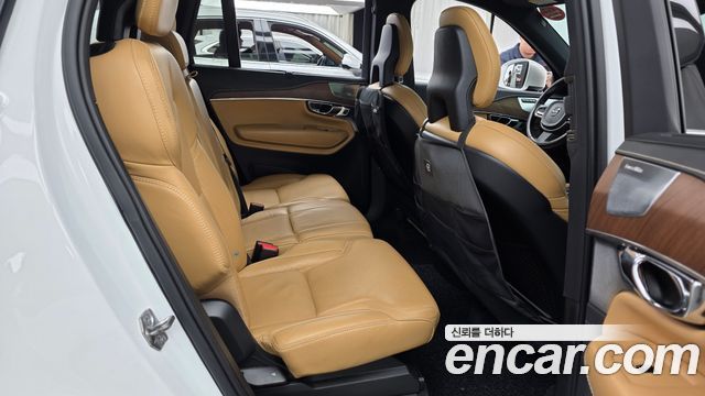 Volvo XC90 2017 — photo 17