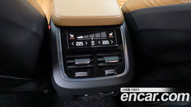 Volvo XC90 2017 — photo 24