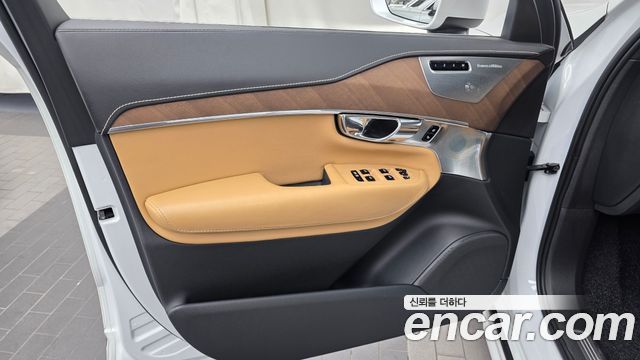 Volvo XC90 2017 — photo 14