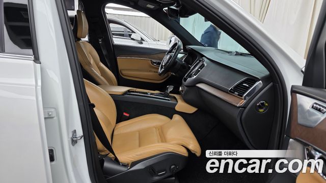 Volvo XC90 2017 — photo 16