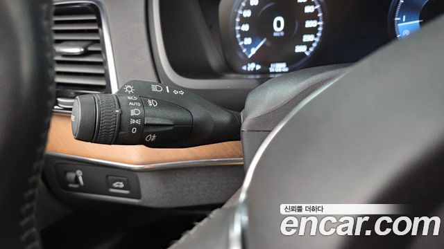 Volvo XC90 2017 — photo 27