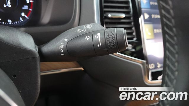 Volvo XC90 2017 — photo 28
