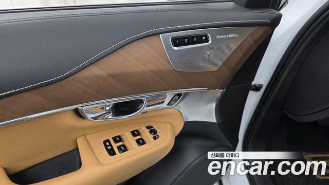 Volvo XC90 2017 — photo 29