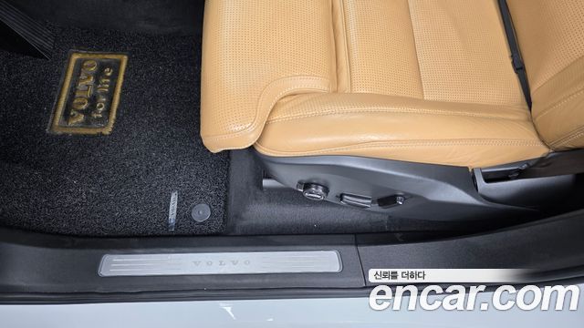 Volvo XC90 2017 — photo 31