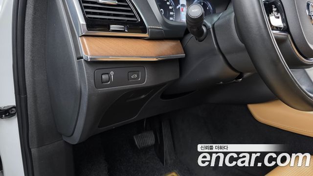 Volvo XC90 2017 — photo 34
