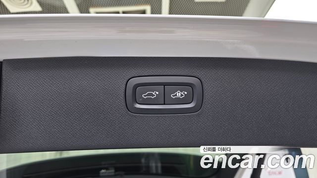 Volvo XC90 2017 — photo 35