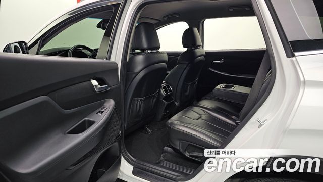 Hyundai Santafe 2019 — photo 18