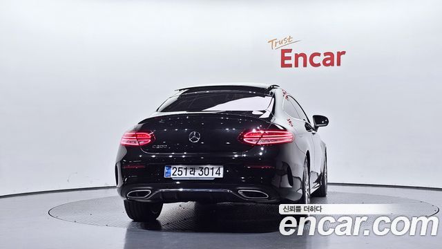 Mercedes-Benz C-Class 2023 — photo 4