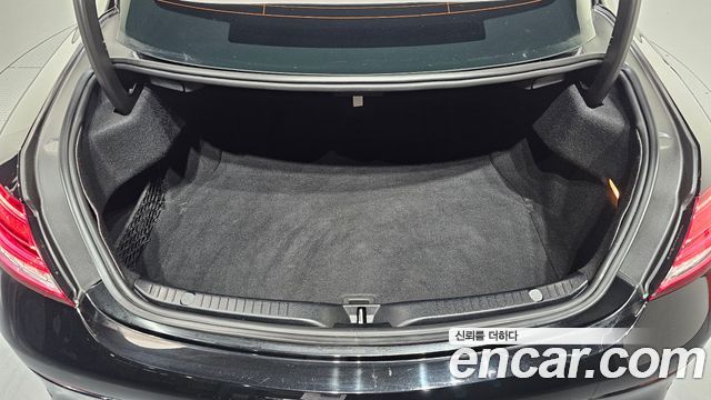 Mercedes-Benz C-Class 2023 — photo 32