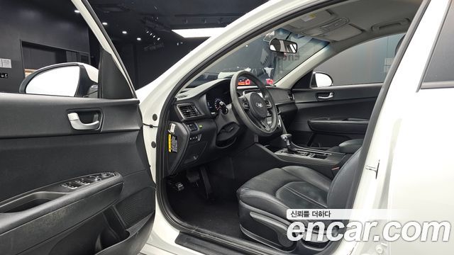 Kia K5 2016 — photo 10
