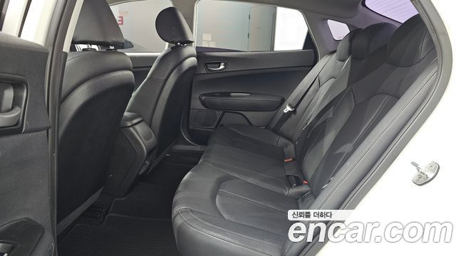 Kia K5 2016 — photo 19