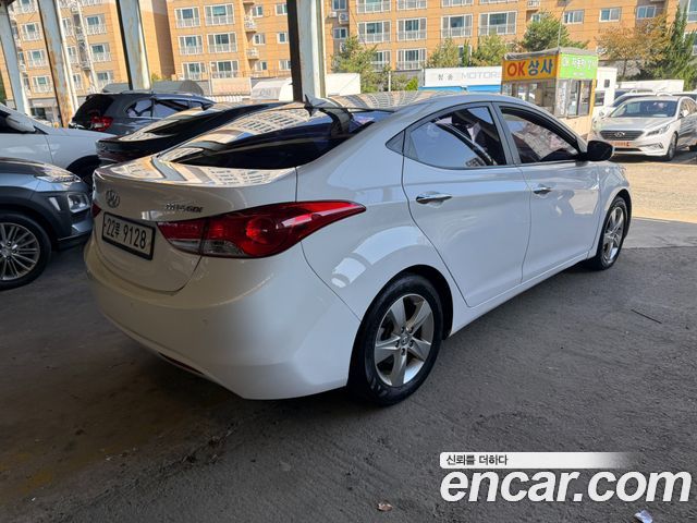 Hyundai AVANTE 2012 — photo 4