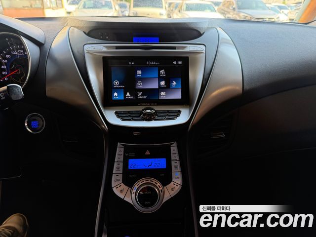 Hyundai AVANTE 2012 — photo 8