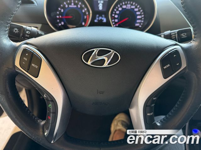 Hyundai AVANTE 2012 — photo 10