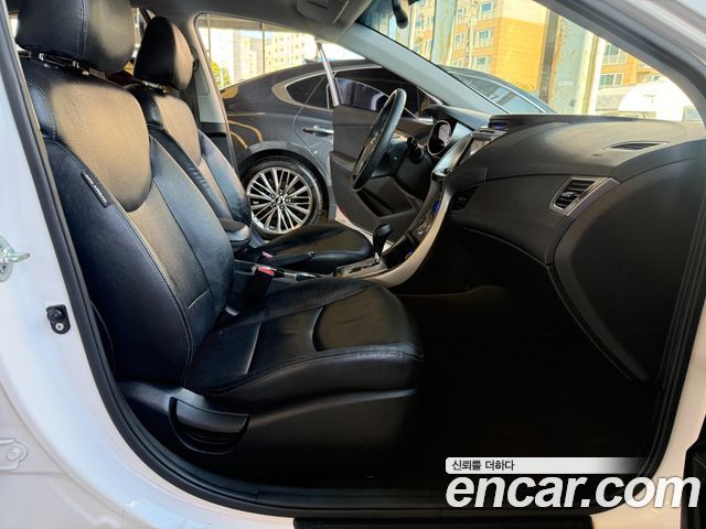 Hyundai AVANTE 2012 — photo 12
