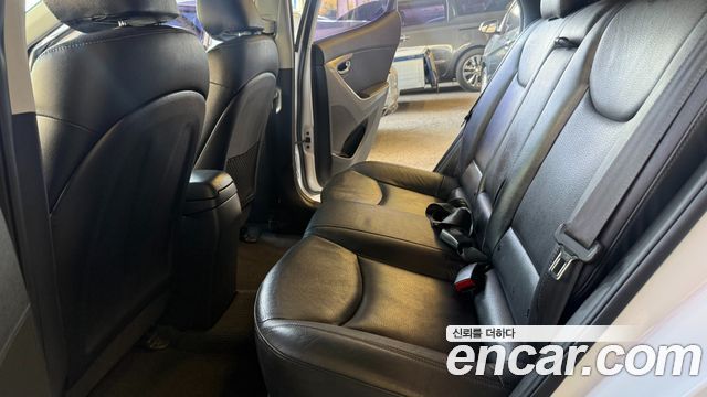 Hyundai AVANTE 2012 — photo 14