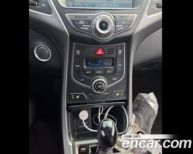 Hyundai AVANTE 2014 — photo 6