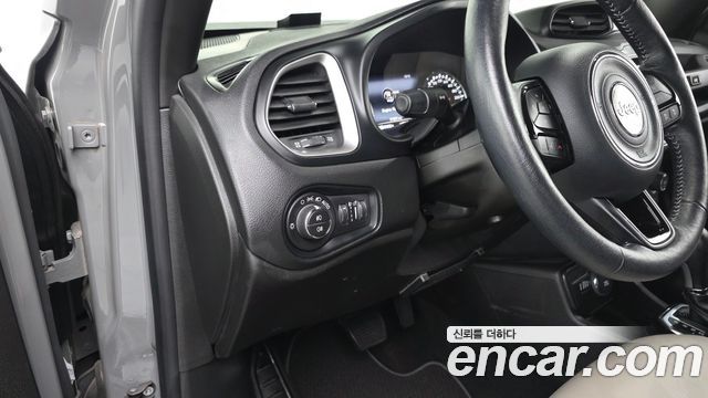 Jeep Renegade 2021 — photo 19