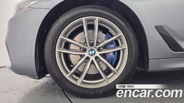 BMW 5-Series 2017 — photo 5