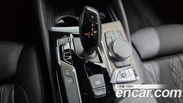 BMW 5-Series 2017 — photo 9