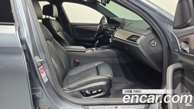 BMW 5-Series 2017 — photo 11