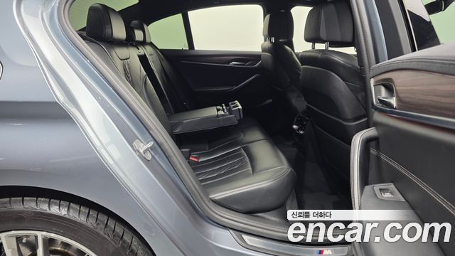 BMW 5-Series 2017 — photo 12