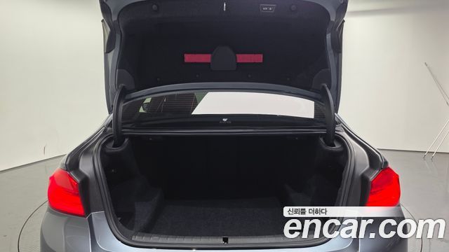 BMW 5-Series 2017 — photo 20