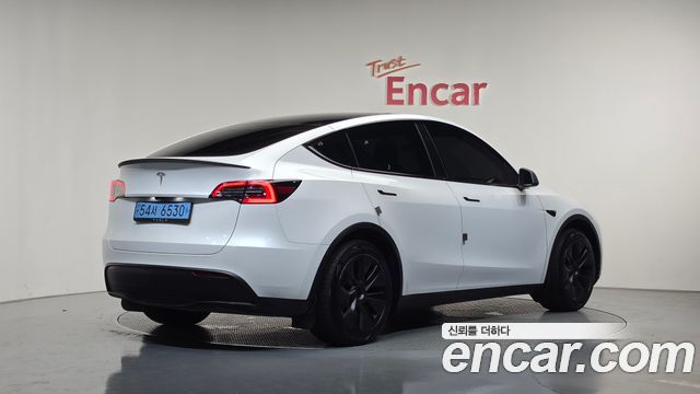 Tesla Model Y 2024 — photo 2