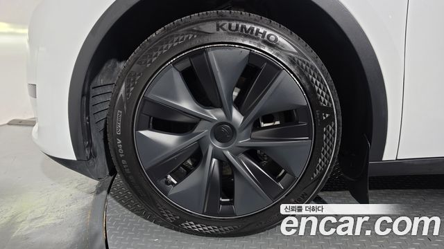 Tesla Model Y 2024 — photo 5