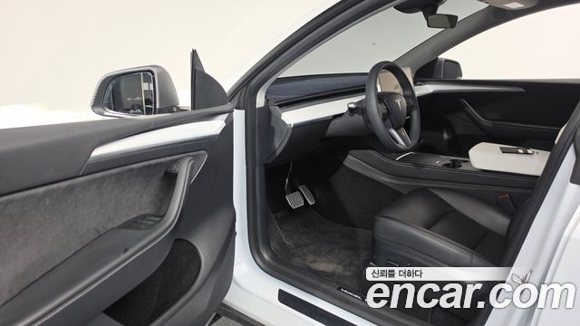 Tesla Model Y 2024 — photo 13