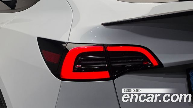 Tesla Model Y 2024 — photo 9