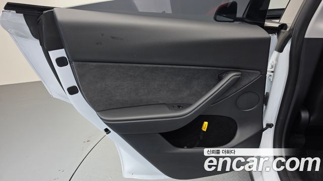 Tesla Model Y 2024 — photo 15