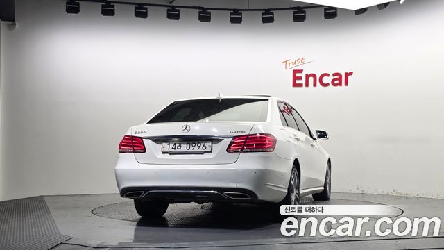 Mercedes-Benz E-Class 2016 — photo 4