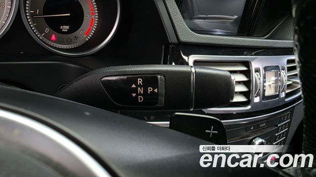 Mercedes-Benz E-Class 2016 — photo 9