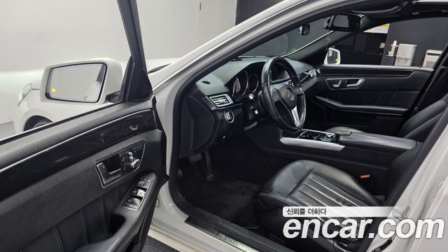 Mercedes-Benz E-Class 2016 — photo 10