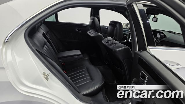 Mercedes-Benz E-Class 2016 — photo 11