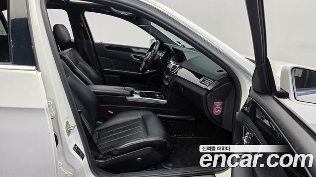Mercedes-Benz E-Class 2016 — photo 12