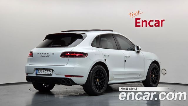 Porsche Macan 2017 — photo 2